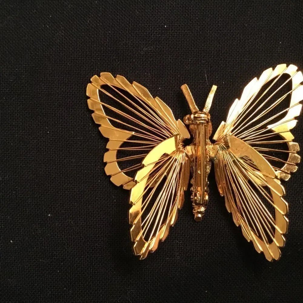 Beautiful Monet Goldtone Butterfly Pin - Picture 2 of 5
